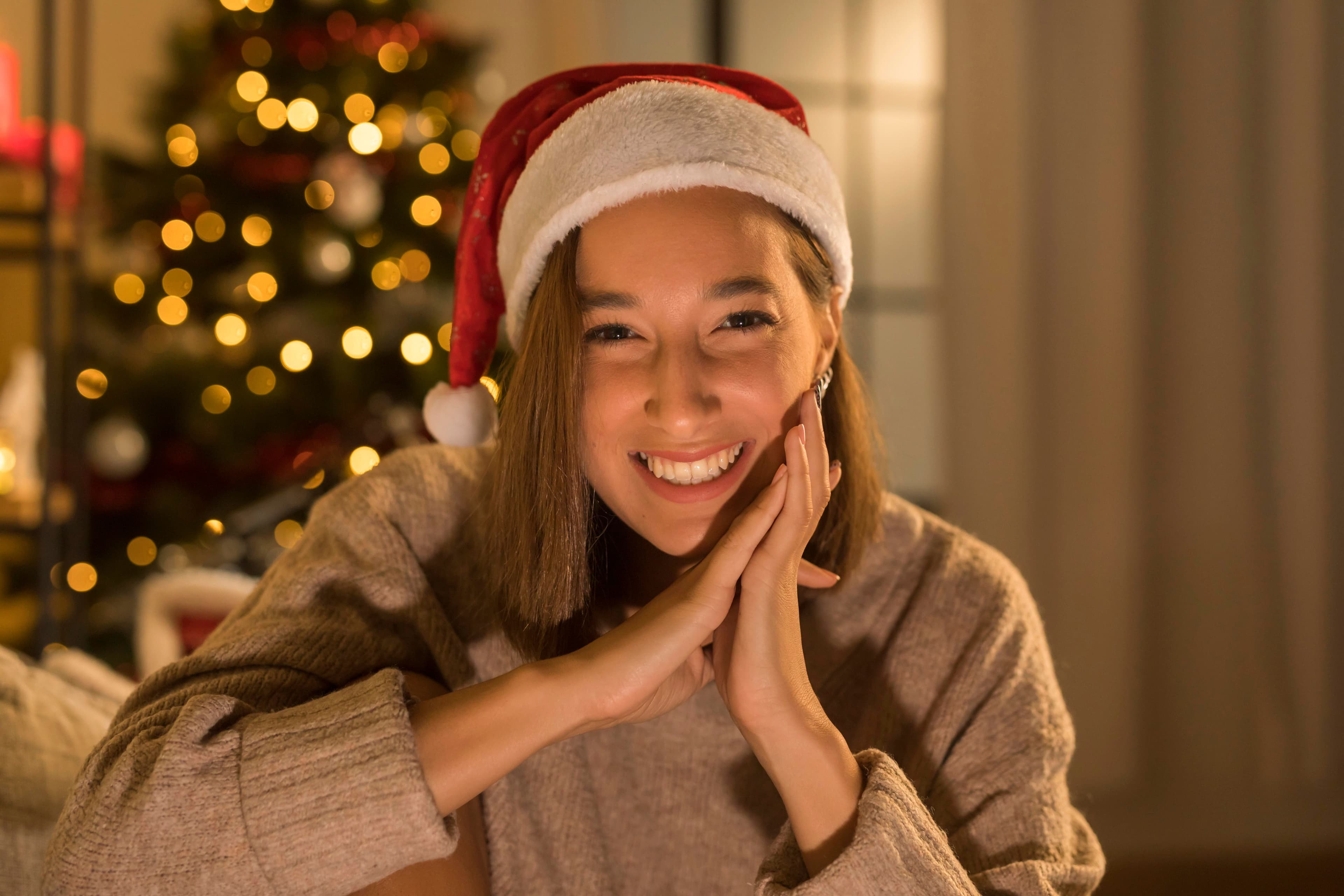 Glow for the Holidays: How Red Light Therapy Gives You Radiant Skin for Christmas Events